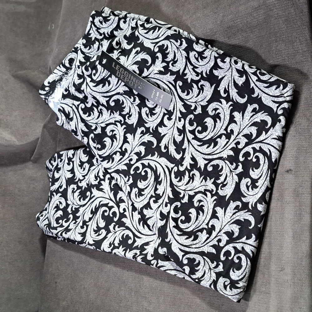 Leggings Depot Black Grey Flora Jaquard Style Cropped Leggings NWT 3XL-5XL